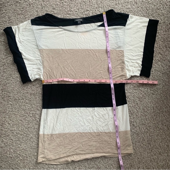 Bebe Women’s Small White Tan Black Striped Loose Short Sleeve Tunic - Picture 6 of 6